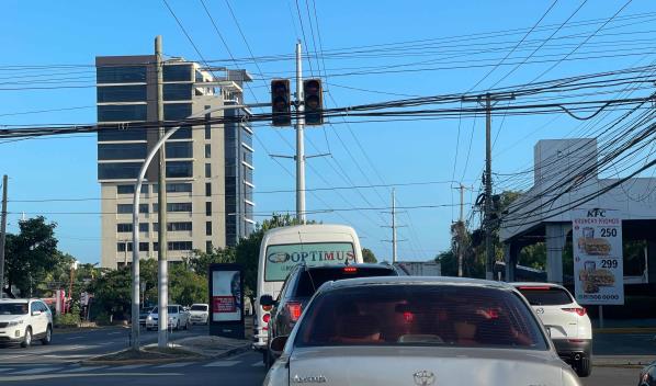 Viernes caótico en el tránsito por semáforos apagados