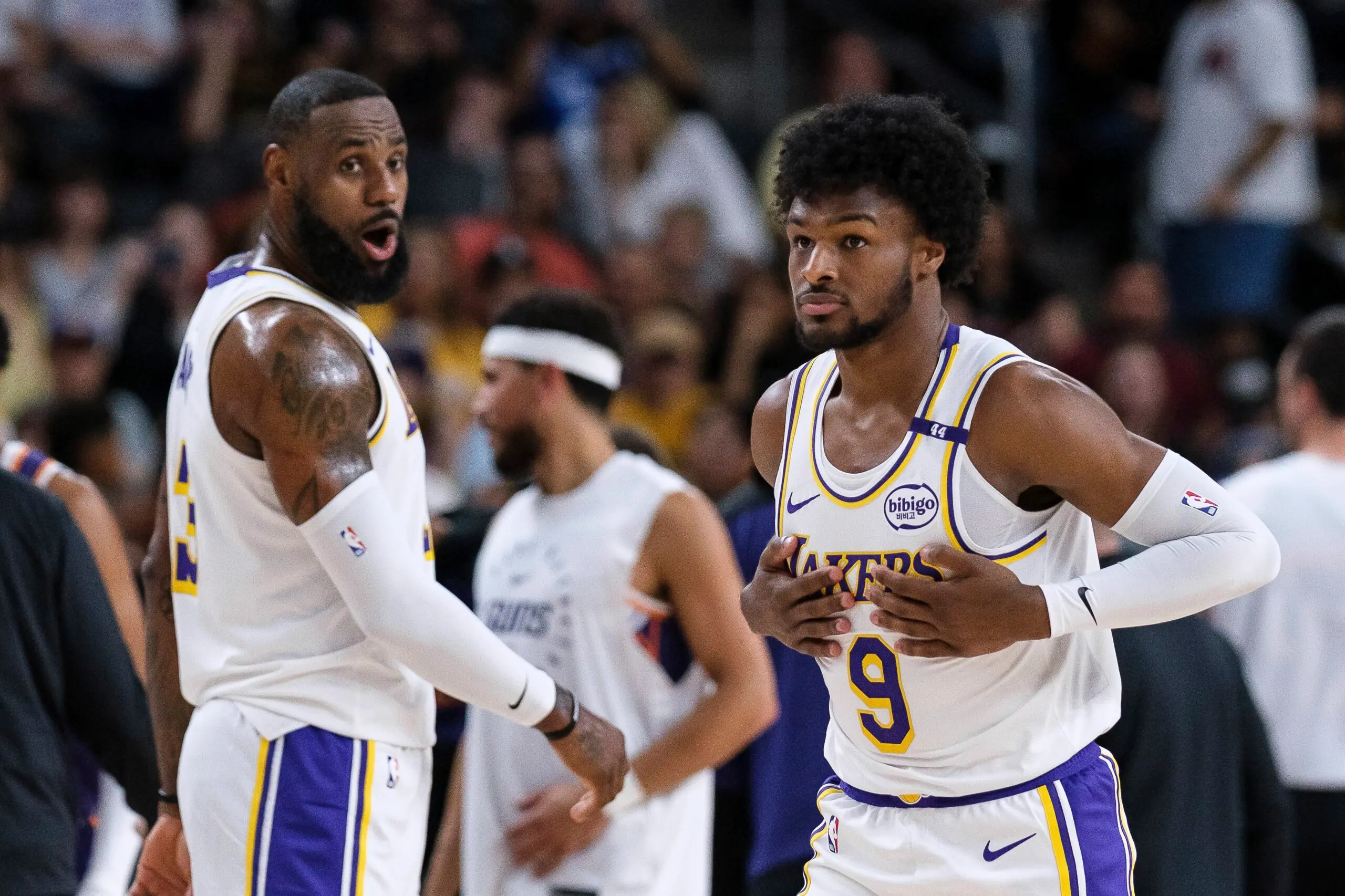 ¡Padre e hijo! LeBron y Bronny James debutan en la pretemporada de la NBA